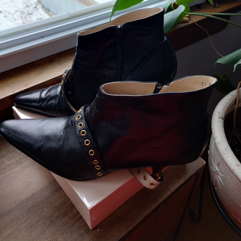 Black Leather Pointed Toe Ankle Boots with Gold Eyelets EUC - Picture 7 of 16